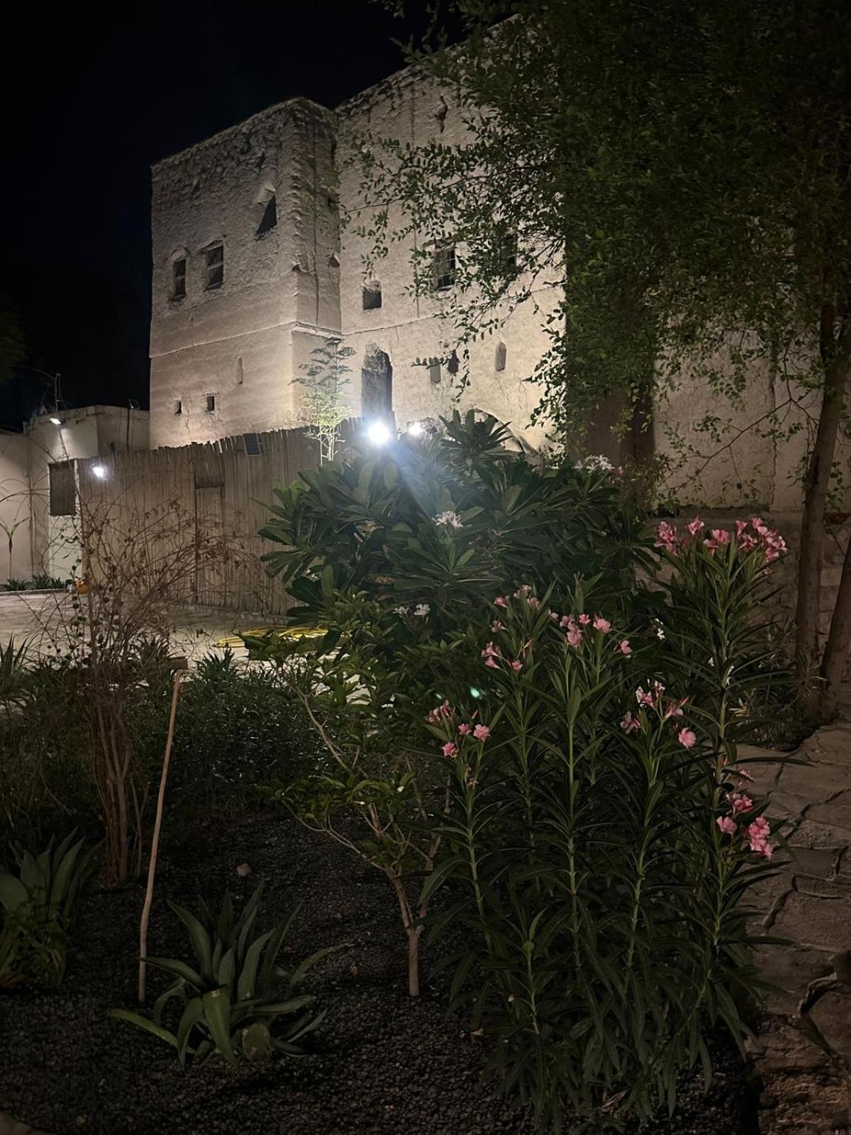 Al- Aqyr Rest Garden أستراحة حارة العقر Séjour à la ferme *